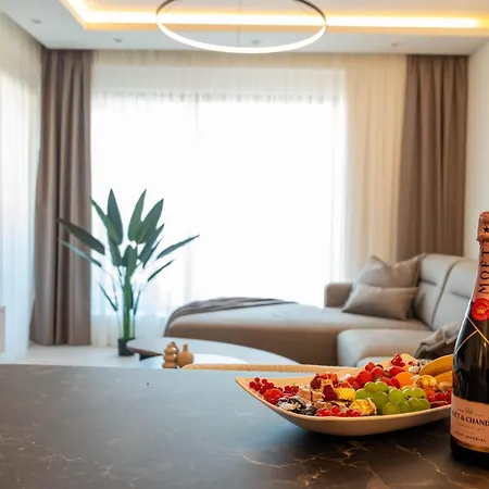 Amoris - Luxury Penthouse With Private Rooftop & Jacuzzi * 扎达尔