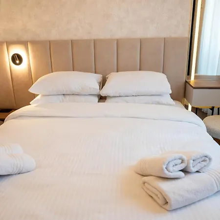 公寓 Amoris - Luxury Penthouse With Private Rooftop & Jacuzzi *