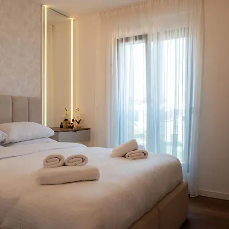 Amoris - Luxury Penthouse With Private Rooftop & Jacuzzi 扎达尔