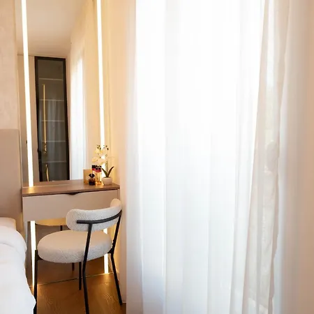 Amoris - Luxury Penthouse With Private Rooftop & Jacuzzi 公寓 *
