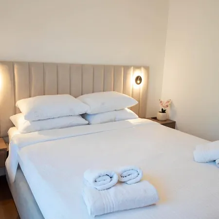 Amoris - Luxury Penthouse With Private Rooftop & Jacuzzi 公寓 *