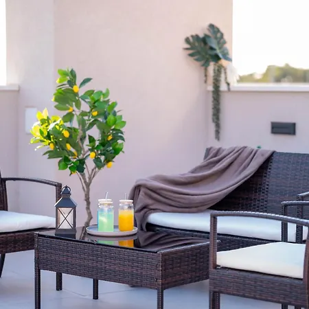 Amoris - Luxury Penthouse With Private Rooftop & Jacuzzi 公寓 *