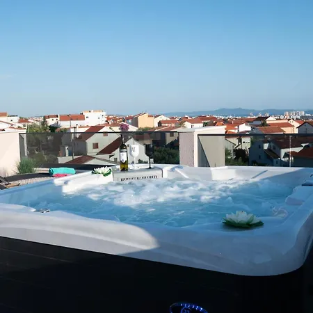 公寓 Amoris - Luxury Penthouse With Private Rooftop & Jacuzzi 扎达尔