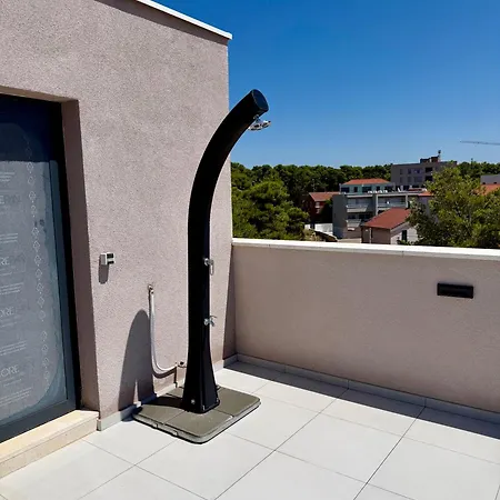 Amoris - Luxury Penthouse With Private Rooftop & Jacuzzi * 扎达尔